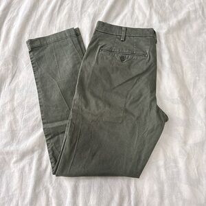 Uniqlo Slim-Fit Chino Pants